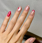 Étoile press-on nails worn on hand