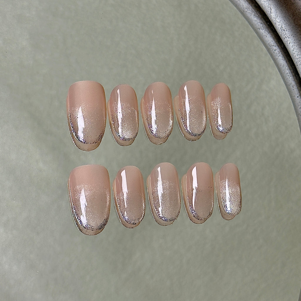 Argent press-on nail set displayed flat