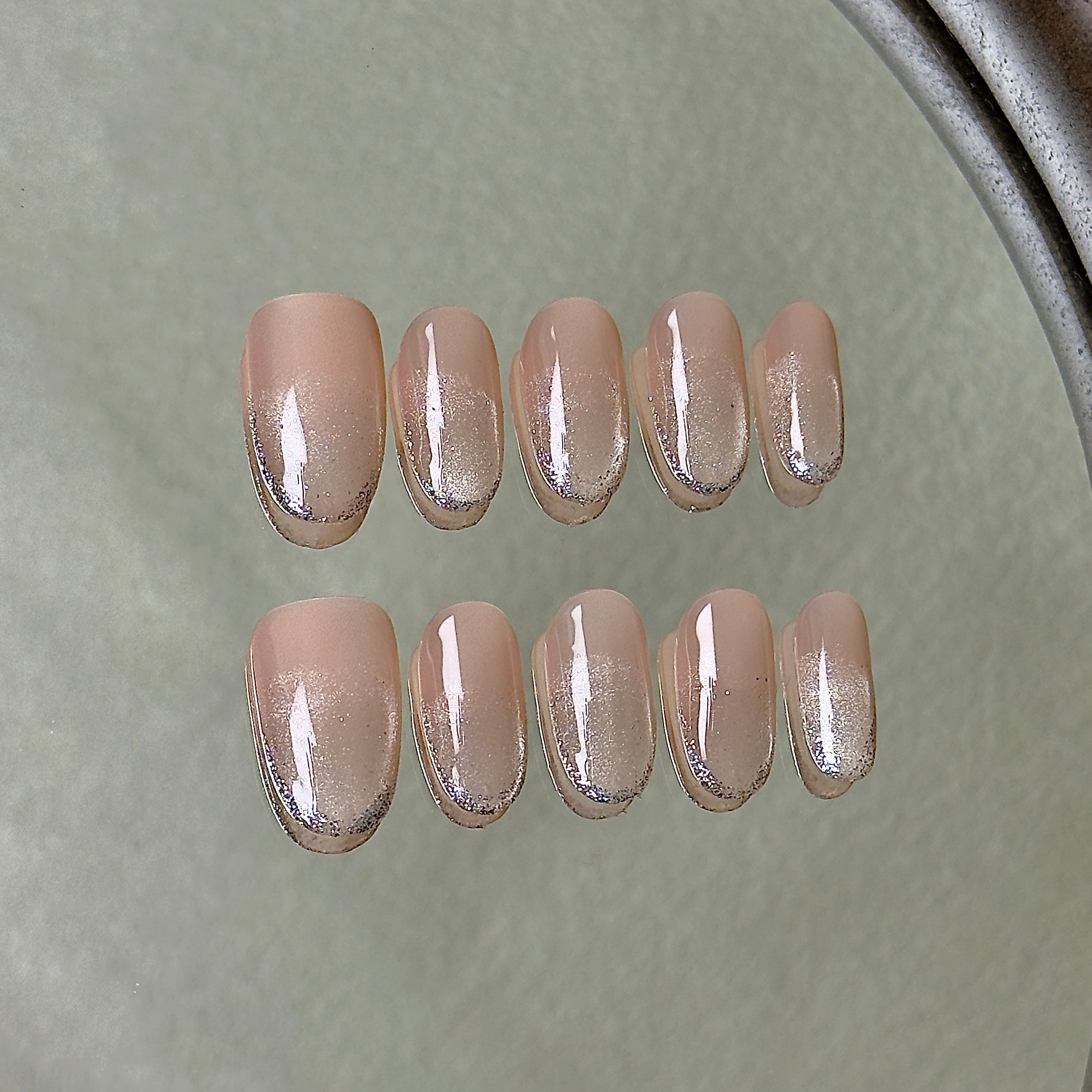 Argent press-on nail set displayed flat