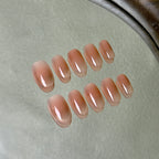 Doré press-on nail set displayed flat