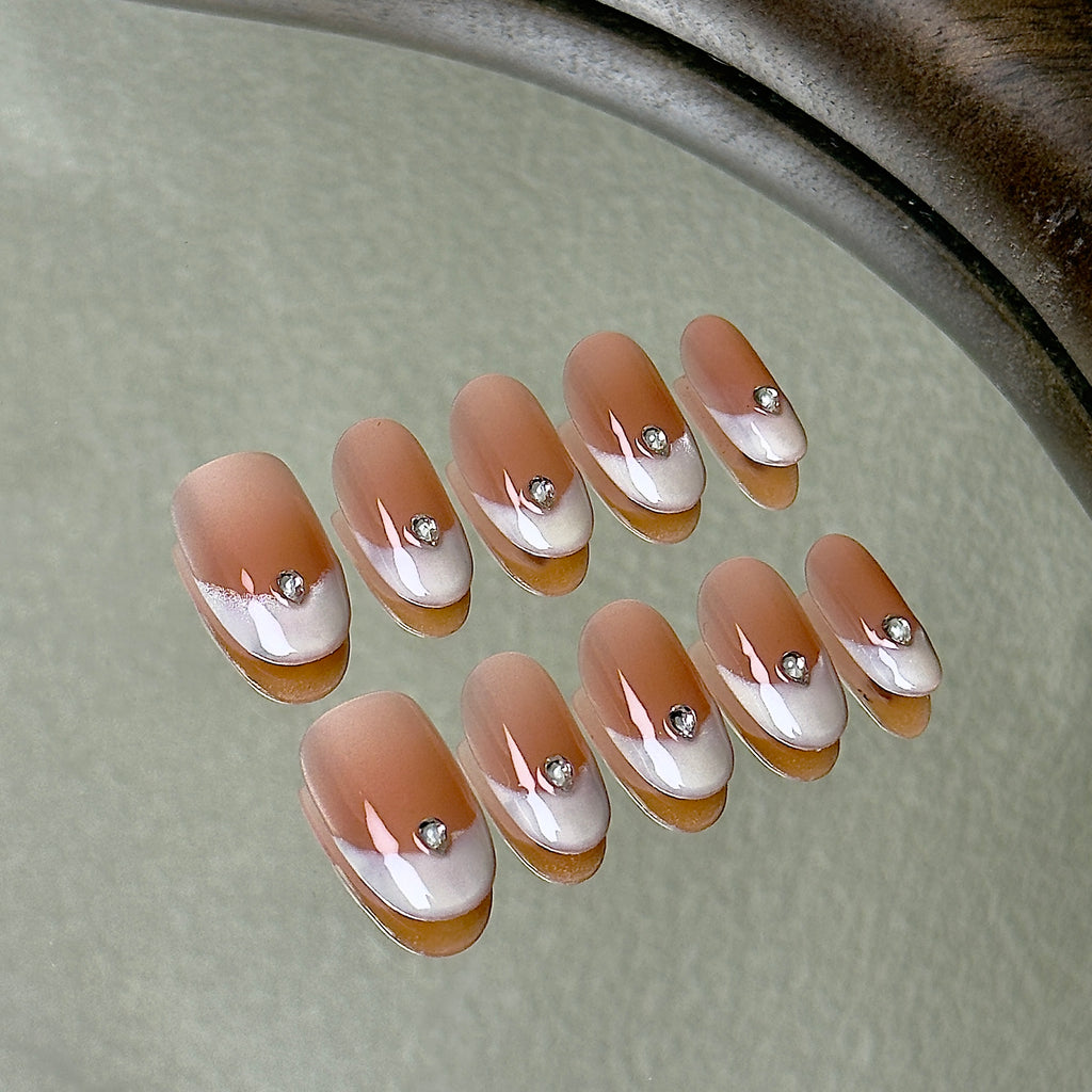 La Perle press-on nail set displayed flat
