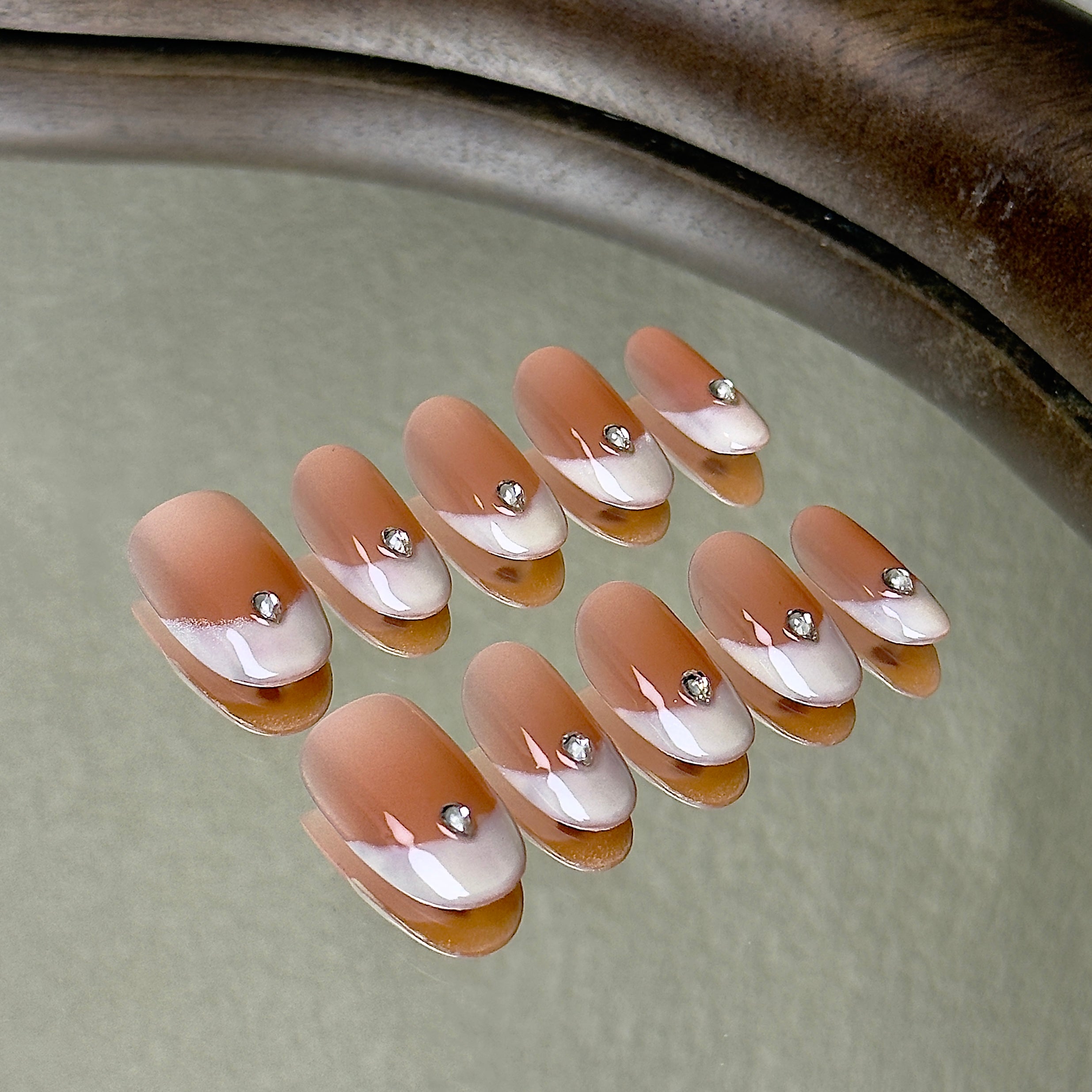 La Perle press-on nail set displayed flat