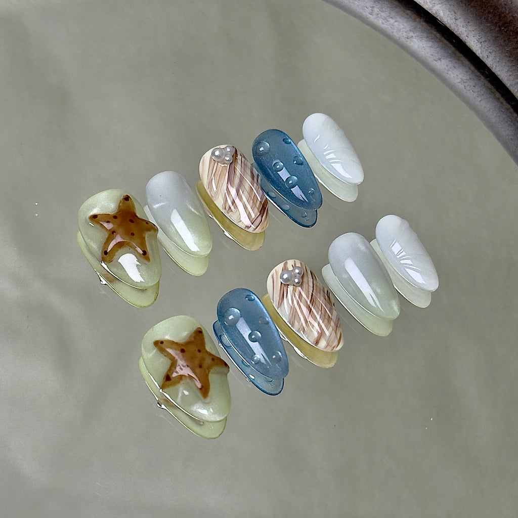 Marée press-on nail set displayed flat