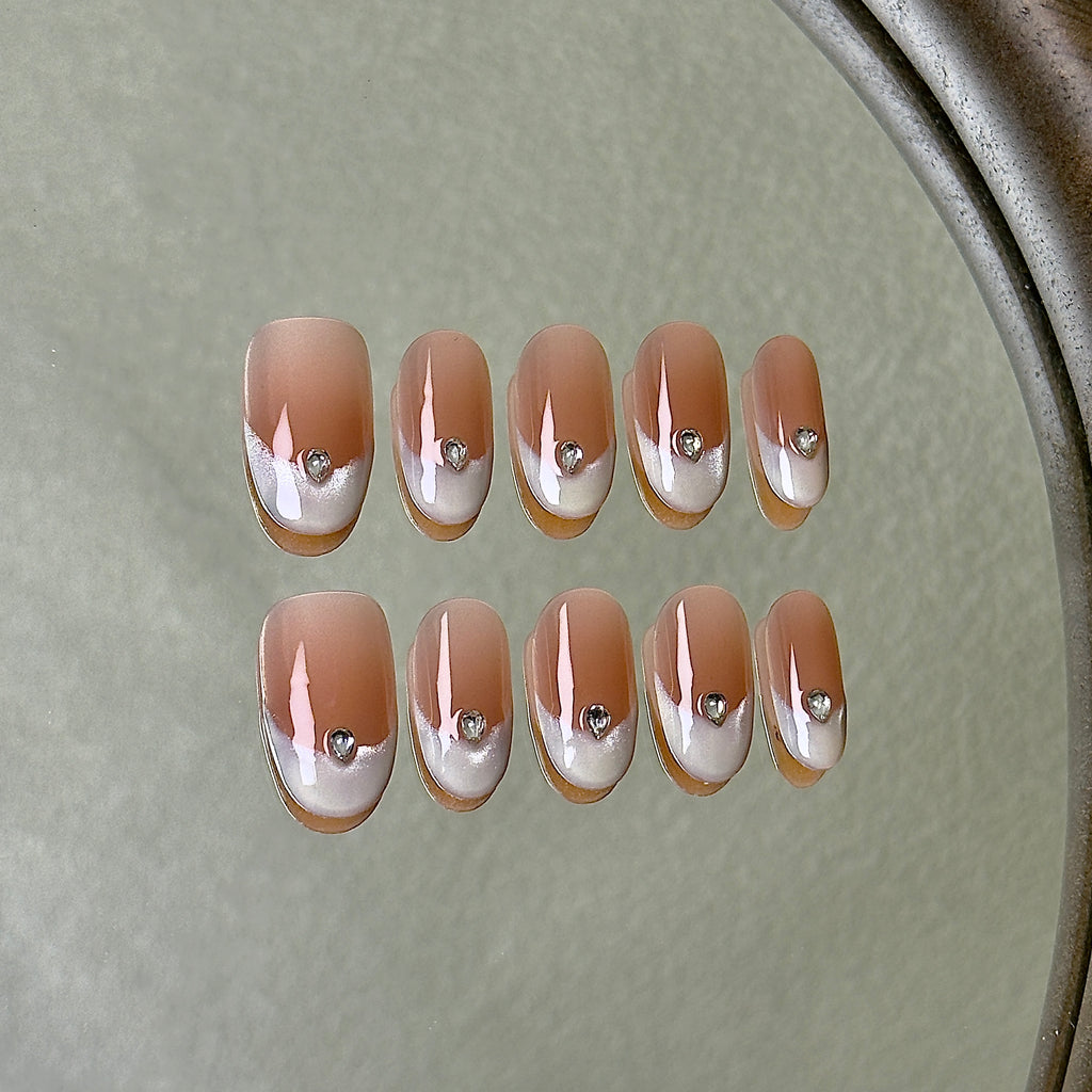 La Perle press-on nail set displayed flat