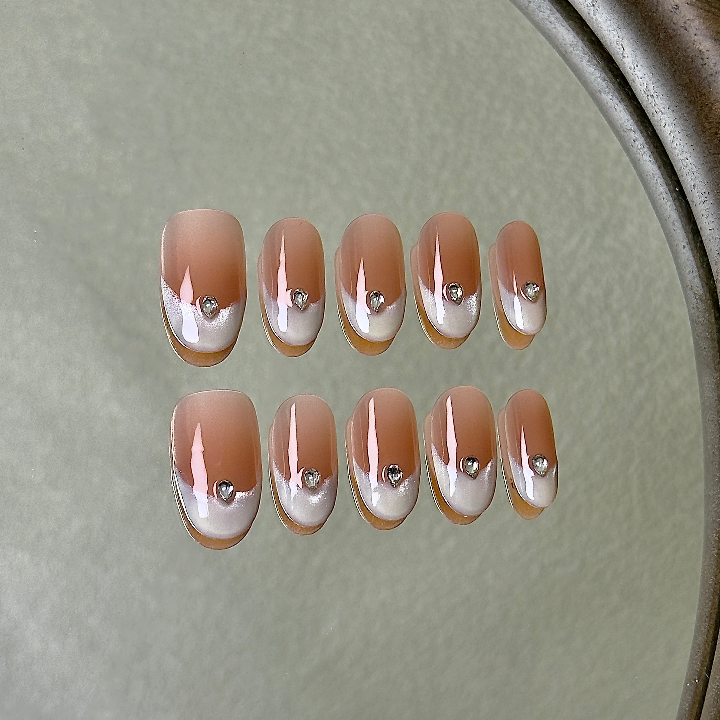 La Perle press-on nail set displayed flat
