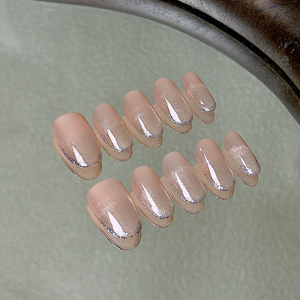 Argent press-on nail set displayed flat